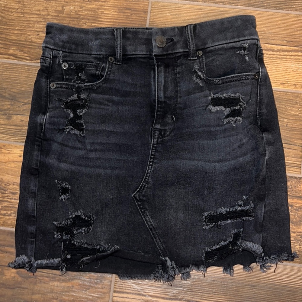 American Eagle ripped jean skirt